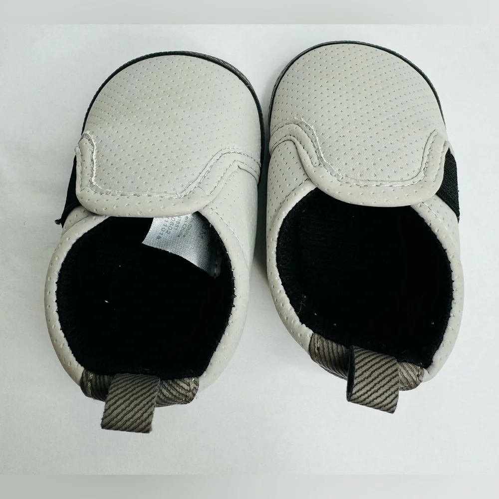 Just One‎ You By Carters newborn shoes boy (0-3m) Pre Owned